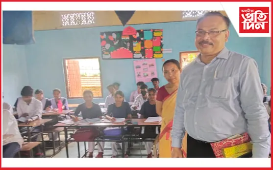 নুমলীগড় উচ্চতৰ মাধ্যমিক বিদ্যালয় পৰিদৰ্শন জিলা উপায়ুক্ত মৃগেশ নাৰায়ণ বৰুৱাৰ…