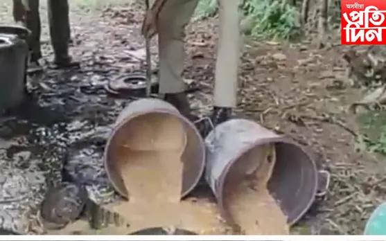 মথুৰাপুৰত চলিল  চুলাই মদৰ বিৰুদ্ধে অভিযান, ৭ টাকৈ  গোচৰ ৰুজু