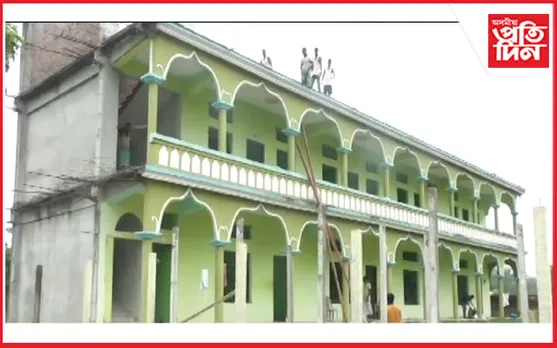 ভাঙি পেলোৱা হ’ল পুনৰ এখন মাদ্ৰাছাঃ শিক্ষকৰ ৰূপত দীৰ্ঘদিনে এজনে চলাই আছিল জেহাদীৰ কাৰ্যকলাপ…