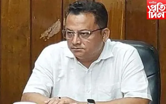 নগাঁৱৰ উন্নয়ন আয়ুক্ত উদয়াদিত্য গগৈৰ পাখি কাটিলে উপায়ুক্তই…