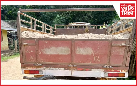 বকোত বলেৰ’ পিকআপসহ দুটাকৈ বালি খনন কৰা মেচিন জব্দ…