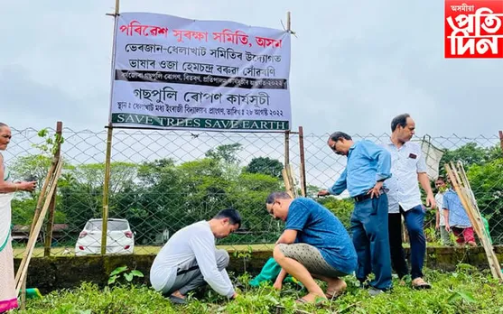 তিনিচুকীয়াৰ ধেলাখাটত ভাষাৰ ওজাৰ সোঁৱৰণত গছপুলি ৰোপন কাৰ্যসূচী…