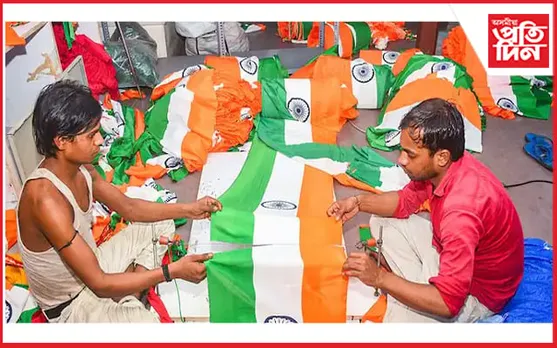 চাহিদাৰ অভিলেখ ৰাষ্ট্ৰীয় পতাকাৰ, দিল্লীৰ বজাৰত ১০ হাজাৰ পৰ্যন্ত পতাকাৰ অৰ্ডাৰ গ্ৰাহকৰ…