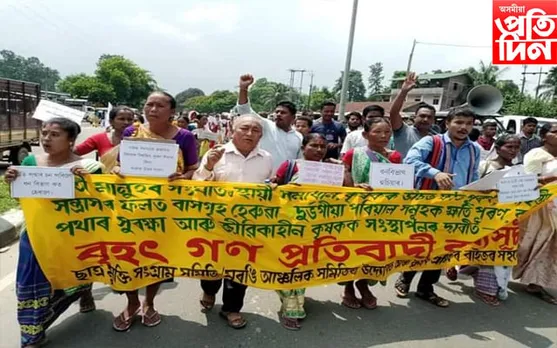 মৰঙিত কৃষকৰ বিশাল গণ প্ৰতিবাদী সমদল, ৰাজহ চক্ৰ বিষয়াৰ কাৰ্যালয় ঘেৰাও…