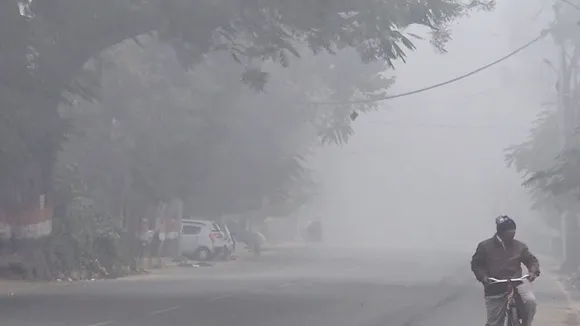 UP weather update dense fog train cancel kanpur agra hindi news zxc (2)