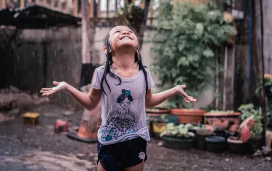 Barish Me Nahaane Ke Fayde Aur Nuksan