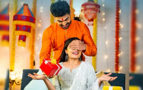 Raksha Bandhan 2025 Gift Ideas: राखी पर बहन को करना है खुश ? तो दें ये शानदार तोहफे, हमेशा रखेगी याद