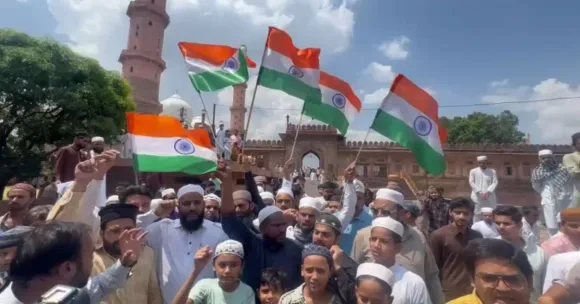 Bhopal-Muslim-community-prays-for-Indias-victory