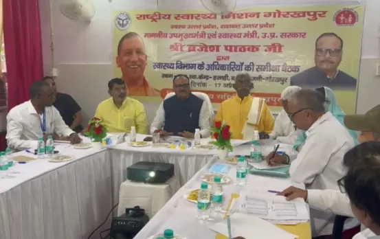 CM Brajesh Pathak harnahi community health center visit