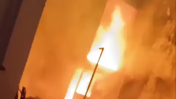 Lucknow Fire: लखनऊ में 3 मंजिला मकान में लगी भयावह आग, छज्जा गिरने से 5 दमकलकर्मी घायल, आग बुझाने में लगे 4 घंटे