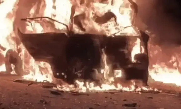 Indore Car Accident 4 people died 2 people burnt alive Mhow hindi news