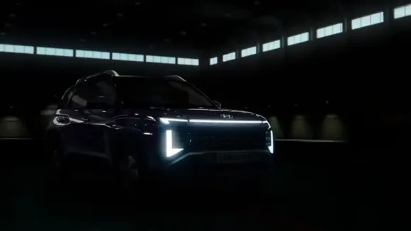 नई Hyundai Venue हुई लॉन्च: दमदार लुक, लग्जरी फीचर्स और हाईटेक इंटीरियर के साथ आई मार्केट में, सिर्फ इतने में करें बुक