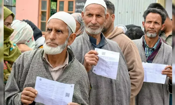 Jammu and Kashmir Elections: जम्मू-कश्मीर की 40 सीटों पर 1 बजे तक कुल 44.08 प्रतिशत वोटिंग, बारामूला में सबसे कम मतदान