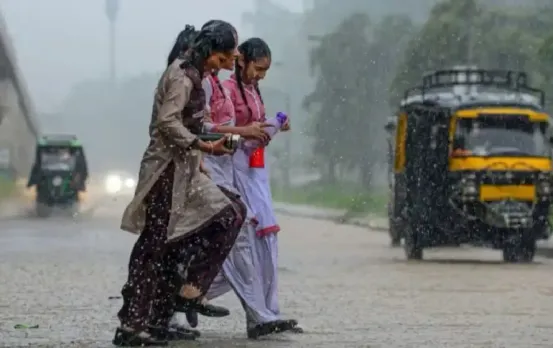 UP Weather Update: गोरखपुर-प्रयागराज समेत पूर्वी-मध्य यूपी में हल्की बारिश की संभावना, IMD ने जारी किया अलर्ट