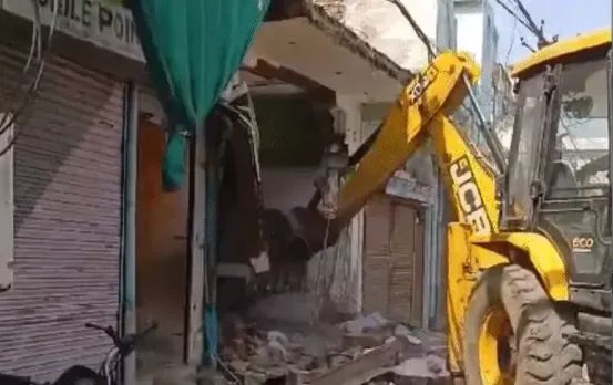 मुरैना में मकान में विस्फोट: सिलेंडर फटने से हादसे की आशंका, मलबे में दबे कई लोग, 7 घंटे से रेस्क्यू जारी