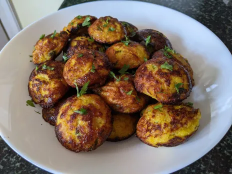 Aaj Kya Banau: भूख हो ज्यादा तो झटपट बनाएं हेल्दी और स्वादिष्ट कॉर्न अप्पे, उंगलियां चाटते रह जाएंगे बच्चे