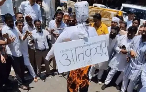 Pahalgam Terror Attack Protest: आतंकी हमले का MP में विरोध, फूंका Pakistan का पुतला, PM से जवाबी कार्रवाई की मांग की