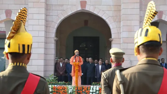 India Republic Day: लखनऊ में सीएम योगी ने किया ध्वजारोहण, कहा संविधान के दायरे में रहकर करें काम