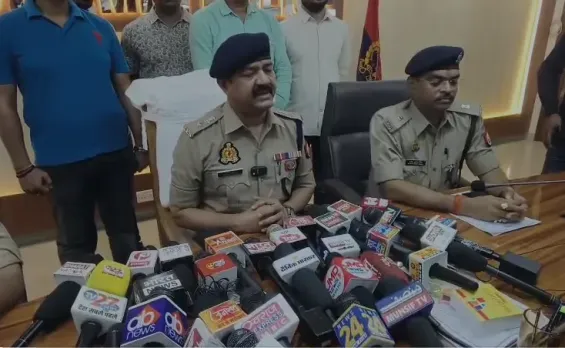 Kaushambi Double Murder Case: डबल मर्डर केस का खुलासा, दुष्कर्म की कोशिश में हुई थी हत्या, घटनास्थल पर मिली चाभी
