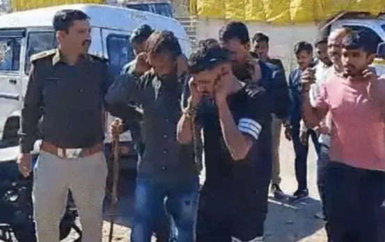 सुमित्रा महाजन के पोते से मारपीट का मामला: पुलिस ने आरोपियों का निकाला जुलूस, भाजपा नेता का भतीजा है एक आरोपी