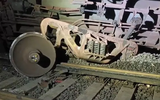 रतलाम में बड़ा ट्रेन हादसा: पेट्रोलियम पदार्थ से भरी मालगाड़ी बेपटरी, 2 डिब्बे पलटे