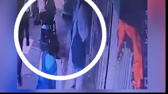 MP: जबलपुर के मंडला में स्कूल ड्रेस में शराब खरीदने पहुंची छात्राएं, CCTV  फुटेज आया सामने, SDM ने की खरीदने की पुष्टि