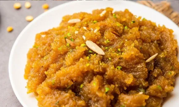 सर्दियों में ट्राई करें गरमा गरम बादाम का हलवा: सेहत के लिए है काफी फायदेमंद,  जानें क्या है बनाने रेसिपी