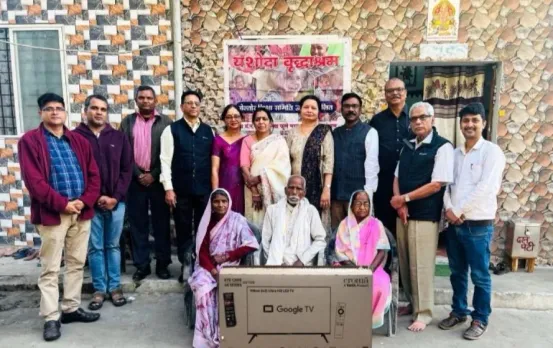 Bhopal News: भेल के कर्मचारियों ने दिखाई सामाजिक सेवा की मिसाल, यशोदा वृद्ध आश्रम में भेंट की स्मार्ट टीवी