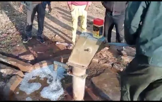 MP के दमोह जिले में सनसनीखेज मामला: हैंडपंप के पानी में मिला जहर, ग्रामीणों में दहशत, ऐसे हुआ खुलासा