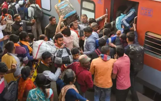 Indian Railways New Ticket Rule: ट्रेन में भीड़ घटाने का फॉर्मूला, जनरल टिकट पर सीमित संख्या में ट्रेवल कर पाएंगे यात्री