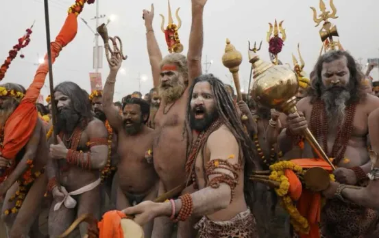Naga Sadhu Death Ritual: नागा साधुओं के शव को क्यों नहीं जलाते, फिर कैसे होता है अंतिम संस्कार, जानिए