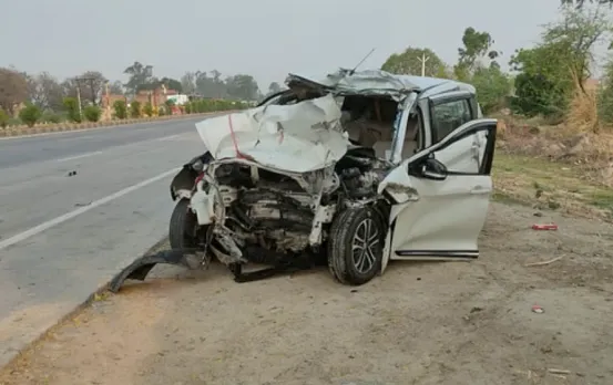 Fatehpur Car Accident: बेटे की अस्थियां ले जा रहे परिवार की कार हादसे में 4 की मौत, डंपर चालक फरार