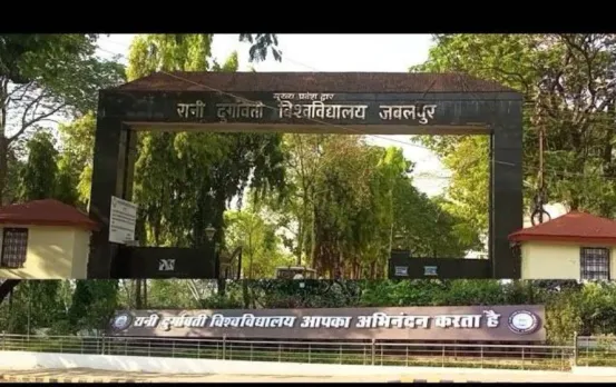 रानी दुर्गावती यूनिवर्सिटी के वाइस चांसलर की आफत: महिला ने लगाया अश्लील इशारे करने का आरोप, राज्यपाल तक पहुंची शिकायत