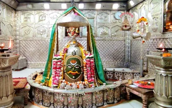 महाकाल मंदिर में टेक्नोलॉजी का कमाल, भक्त बार कोड स्कैन कर मशीन से 24 घंटे खरीद सकेंगे प्रसाद