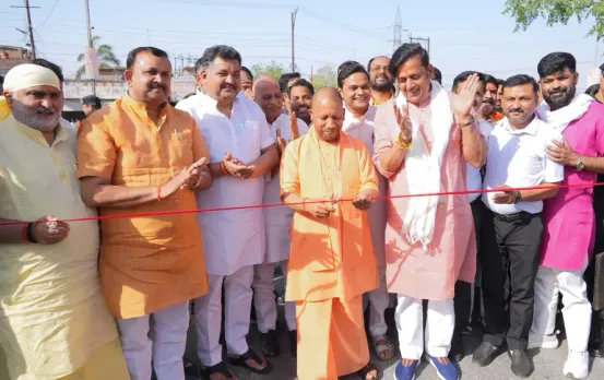 गोरखपुर को सीएम योगी का नवरात्र उपहार: 2842 करोड़ की सौगात से विकास को मिली रफ्तार, सीएम योगी ने ली रवि किशन की चुटकी