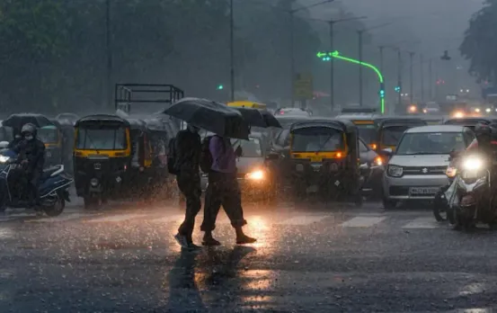 UP Rain Alert: यूपी में फिर एक्टिव होगा मानसून, लखनऊ समेत 25 से अधिक जिलों में भारी बारिश का अलर्ट, गर्मी से मिलेगी राहत