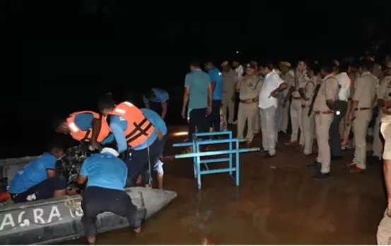 Agra Durga Visarjan Accident Update: आगरा में दुर्गा विसर्जन के दौरान 13 लोग नदी में डूबे, 3 शव बरामद