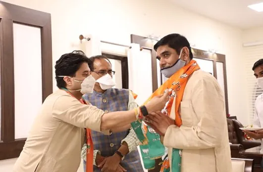 Madhya Pradesh By Elections 2020: उपचुनाव से ठीक पहले कांग्रेस को बड़ा झटका, 2 बड़े नेता भाजपा में शामिल