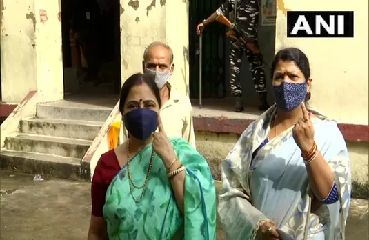 Assembly By-Election 2021: मतदान केंद्रों पर वोटिंग जारी, दांव पर दीदी की किस्मत