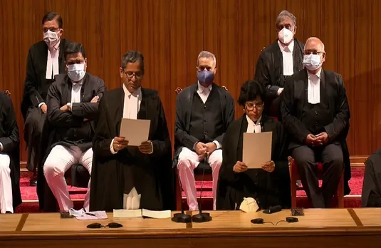 Supreme Court: इतिहास में दर्ज हुआ आज का दिन, तीन महिला जज सहित नौ न्यायाधीश ने एक साथ ली शपथ