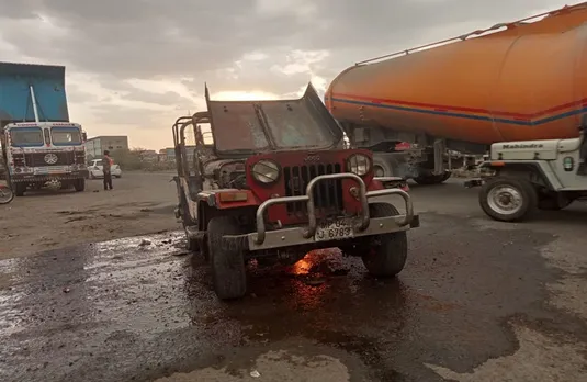 Bhopal Jeep Fire :चलती गाड़ी में लगी आग, जलकर खाक हुई जीप, कारण अज्ञात