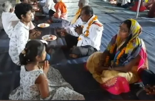 यहां बच्चों ने वैलेंटाइन-डे की जगह मनाया गया मातृ-पितृ दिवस, लोग हुए भावुक