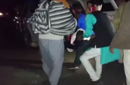 Vidisha accident: भीषण सड़क हादसा, तेज रफ्तार कार ने सड़क किनारे बैठे लोगों को कुचला, तीन की मौत, अन्य घायल