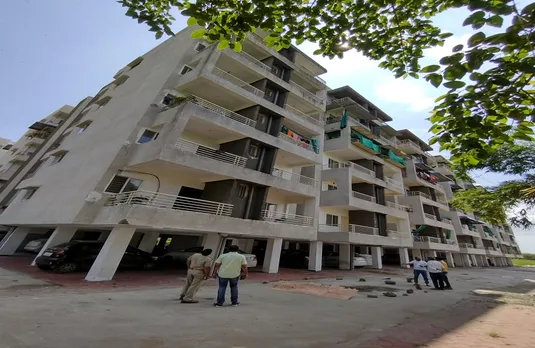 Crime News: 18वीं मंजिल से कूद कर युवती ने दी जान, पुलिस कर रही मामले की जांच