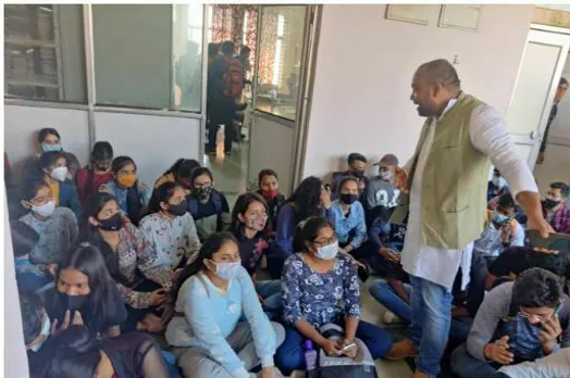 RGPV Univercity : आरजीपीवी में छात्रों ने किया प्रदर्शन, ऑफलाइन एग्जाम का कर रहे विरोध