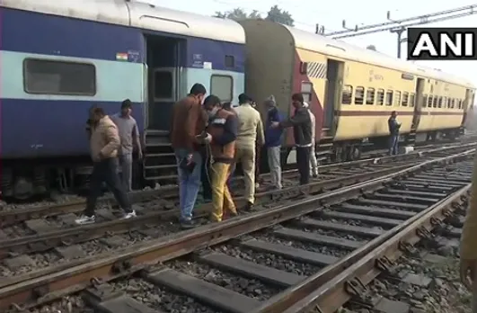 Duronto Express: ओडिशा में टला बास-बाल टला हादसा, पटरी से उतरे पार्सल वैन के दो पहिये
