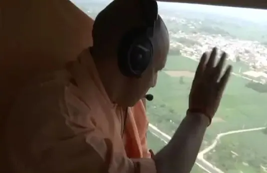 Flood In UP: सीएम योगी ने बाढ़ प्रभावित क्षेत्रों का किया दौरा, कहा-हर जरूरतमंद तक पहुंचेगी मदद, यह संकल्प है
