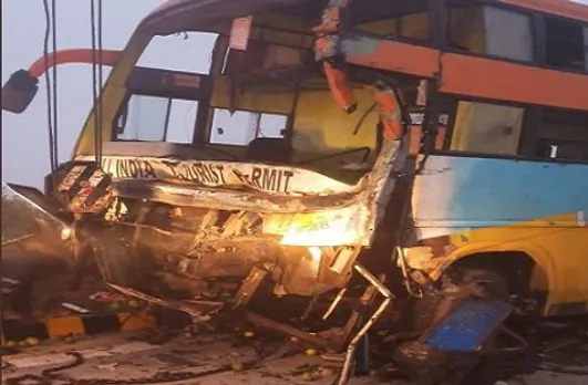 Mathura Road Accident: कोहरे के कारण यमुना एक्सप्रेस-वे पर भीषण सड़क हादसा, एक की मौत, एक दर्जन लोग हुए घायल