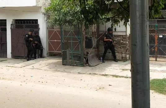 Lucknow: 7 घंटे बाद अलकायदा के दो आतंकी गिरफ्तार, प्रेशर कुकर और बम बरामद, ATS सर्च ऑपरेशन जारी