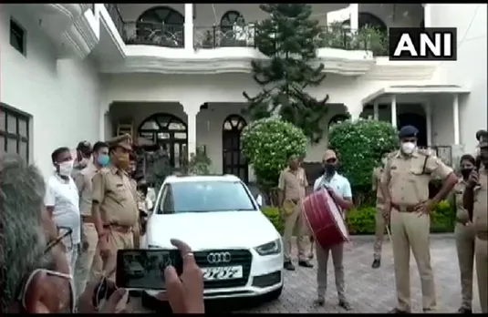 Mukhtar Ansari Car: मुख्तार अंसारी पर प्रशासन की कार्रवाई, पत्नी अफशां अंसारी की ऑडी कार की गई जब्त